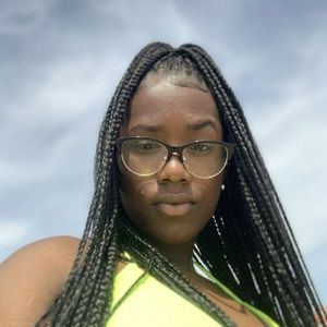 Meet your Posher, Tia